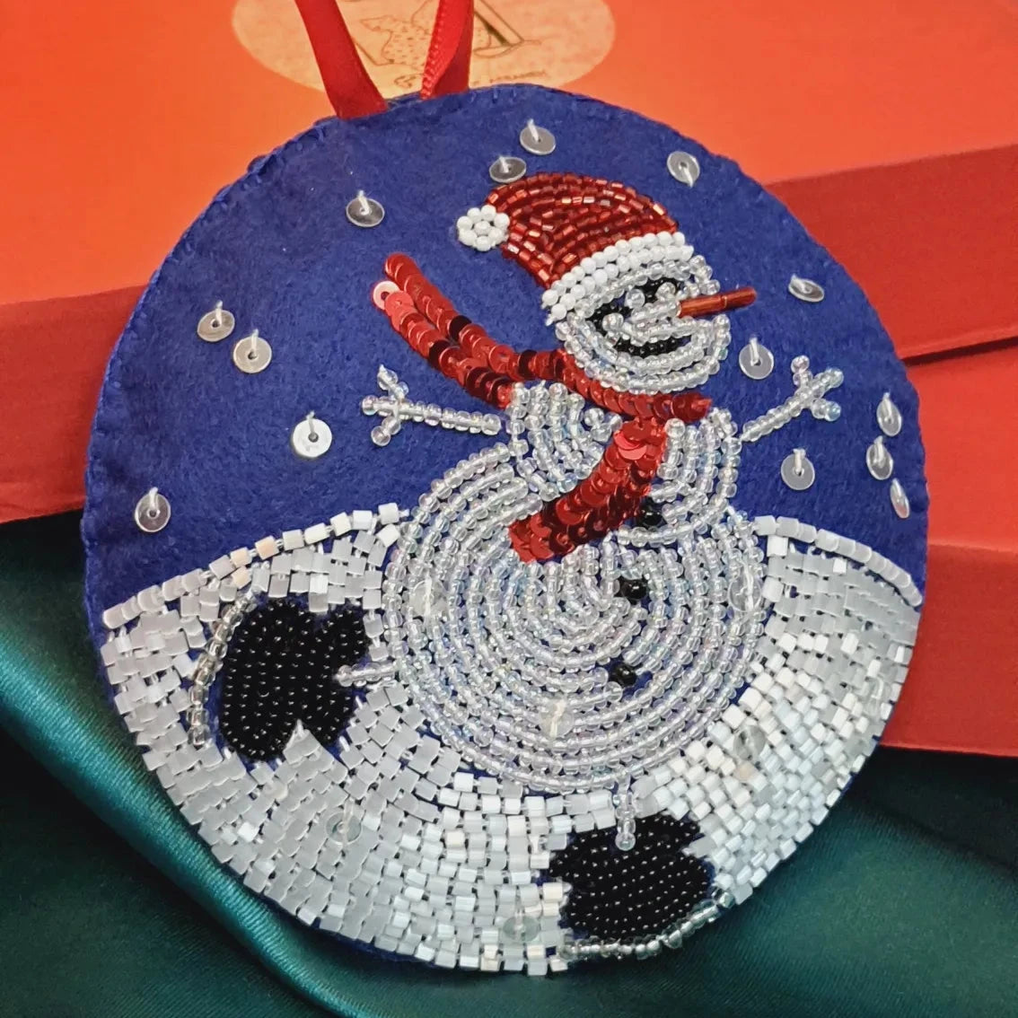 SKATING SNOWMAN